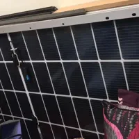 پنل خورشیدی به همراه دستگاه