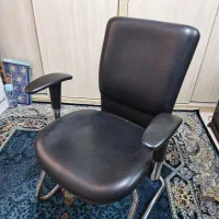 صندلی کنفرانسی چرمی (در حد نو)