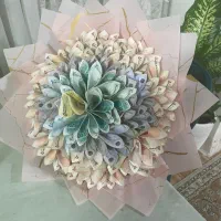 دسته گل تزئین شده پول