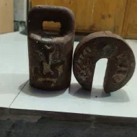 دو عدد سنگ ترازو