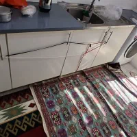 کابینت سالم رنگ سفید همراه با هود و سینک و گاز