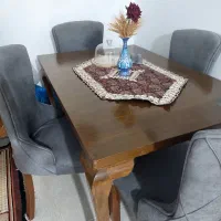 میز ناهار خوری در حد نو