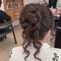 انجام خدمات آرایشگری