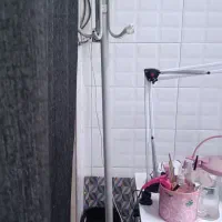 جا لباسی ایستاده