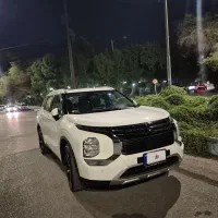 .  میتسوبیشی اوتلندر H لاین سفید دو دف ۷ نفره