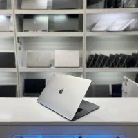 Mac pro 217 i7 گرافیک مجزا ۴ گیگ تاچ بار
