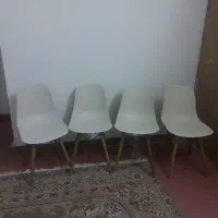 تعدادی صندلی