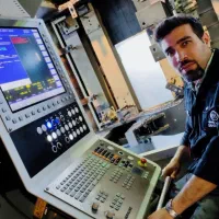 آموزش کارگاهی قطعه وقالبسازی فرزcncماشینکاری