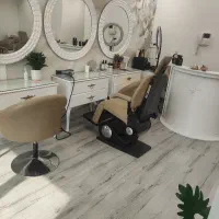اجاره میز و صندلی بابت کلیه خدمات زیبایی