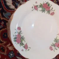 ظروف چینی قدیمی و بشقاب ملامین و چنگال
