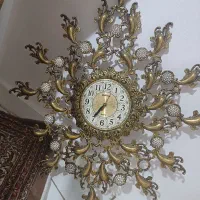 ساعت دیواری . سماور . شیرینی خوری .برنجی