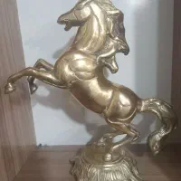 یک عدد اسب برنجی