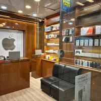 مغازه ۱۴ متری پاساژ موبایل بادکور و تجهیزات