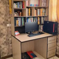 کتابخانه و میز تحریر