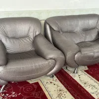 مبل راحتی به همراه میز عسلی