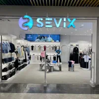 فروشنده فروشگاه به صورت پاره وقت