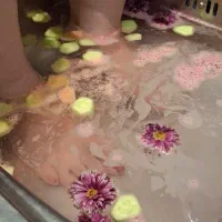 اجاره میز ناخن ، صندلی و تخت (آرایشگاه زنانه)