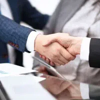 مشارکت زمین با امتیازات در اوایل پستک