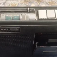 رادیو ضبط سانیوبسیار قدیمی وبالب