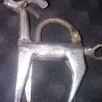 قفل و تسبیحه کهنه ش