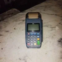 یک عدد دستگاه کارت خوان بیسیم ۳ سیم کارت