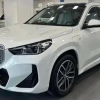 بی ام و ix1 سفید