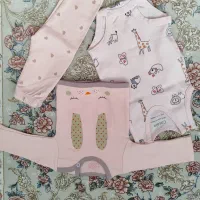 تعدادی لباس آکبند دخترانه نوزادی سایز صفر و یک|کفش و لباس بچه|اصفهان, شهرک کاوه|دیوار