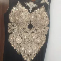 تعدادی لباس در حد نو