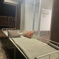 تخت آهنی