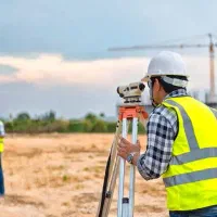 مهندس عمران و نقشه بردار