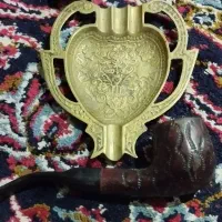 زیر سیگاری و دو عدد پیپ