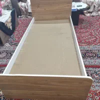تخت نوجوان