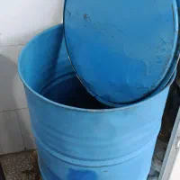 بشکه220 کیلویی فلزی درب و طوقه دار حتی برای آب شرب