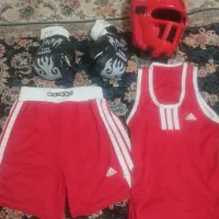 لباس ورزشی بوکس،همراه دستکش ،کلاه،یکبار استفاده شد