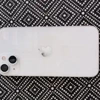 اپل iPhone 13 با حافظهٔ ۱۲۸ گیگابایت