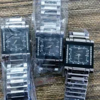 یک عدد ساعت مردونه مارک لاروس