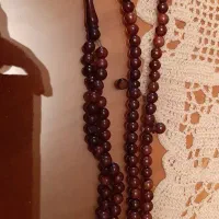 تسبیح عقیق  و کهربا و چاقو|کلکسیون اشیاء عتیقه|اردبیل, |دیوار