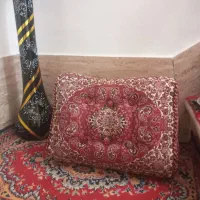 پشتی کوچک یک نفره مثلثی، مکعبی