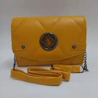 کیف دوشی زنانه با سگک فندی و رنگ خردلی