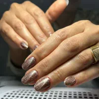 نیازمند تعدادی مدل کاشت ناخن،ترمیم.ژلپولیش.لمینت