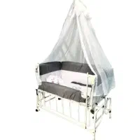 گهواره و تخت کنار مادر سودا