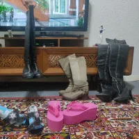 دمپایی نو و بوت کارکرده