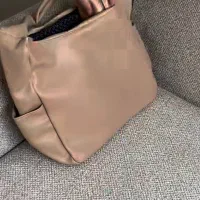 کفش نمی‌فروشم  فقط کیف