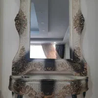 آیینه و کنسول و ساعت