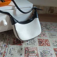 شلوارهای متفاوت|لباس|رشت, استقامت ۱|دیوار