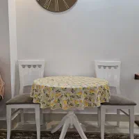 میز ناهارخوری گرد با سه عدد صندلی