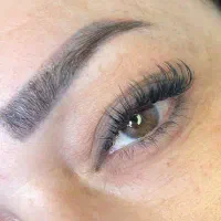 کاشت و اکستنشن مژه