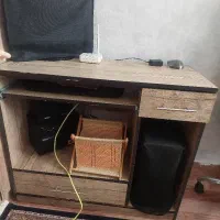 میز کامپیوتر کاملا سالم