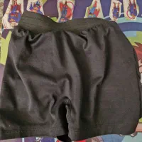 شلوارک و محافظ ضربه گیر