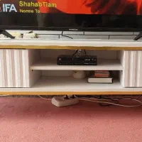 میز تلوزیون و سبد سیب زمینی و پیاز